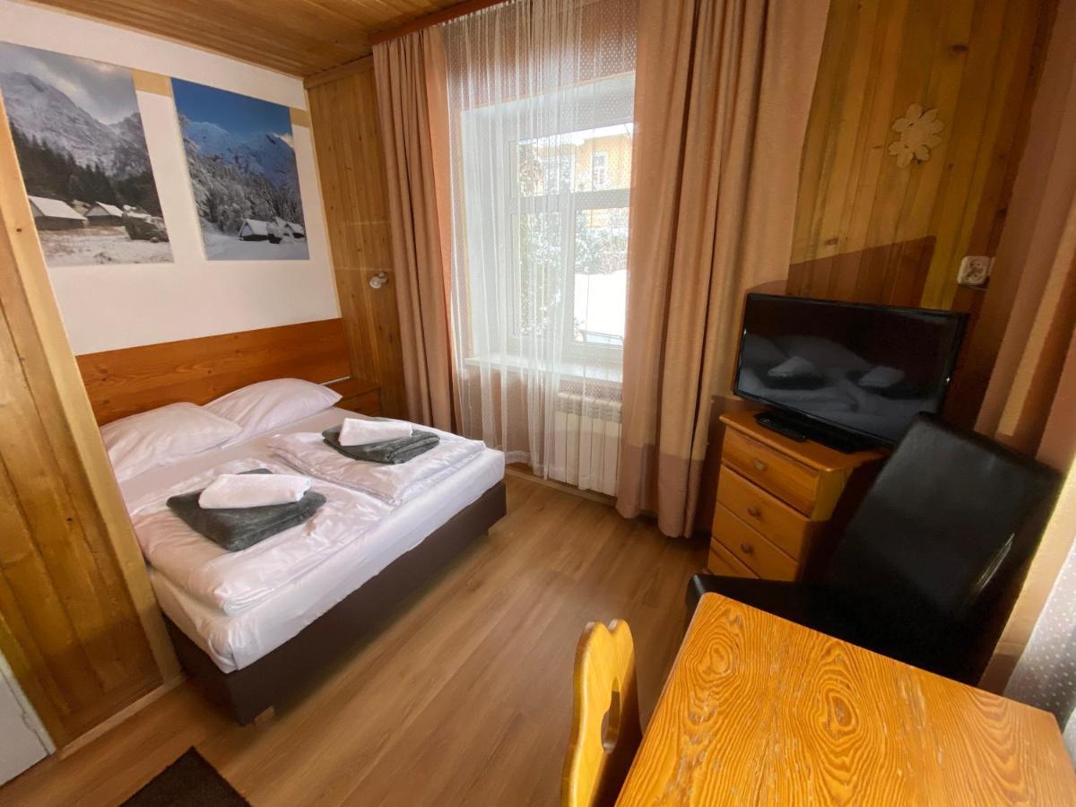 Doppel- oder Zweibettzimmer